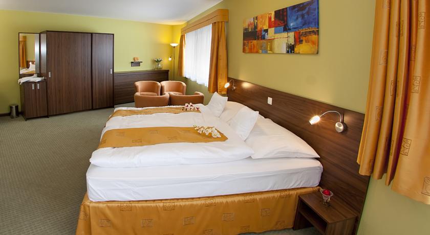 Hotel Active Prachatice Oda fotoğraf
